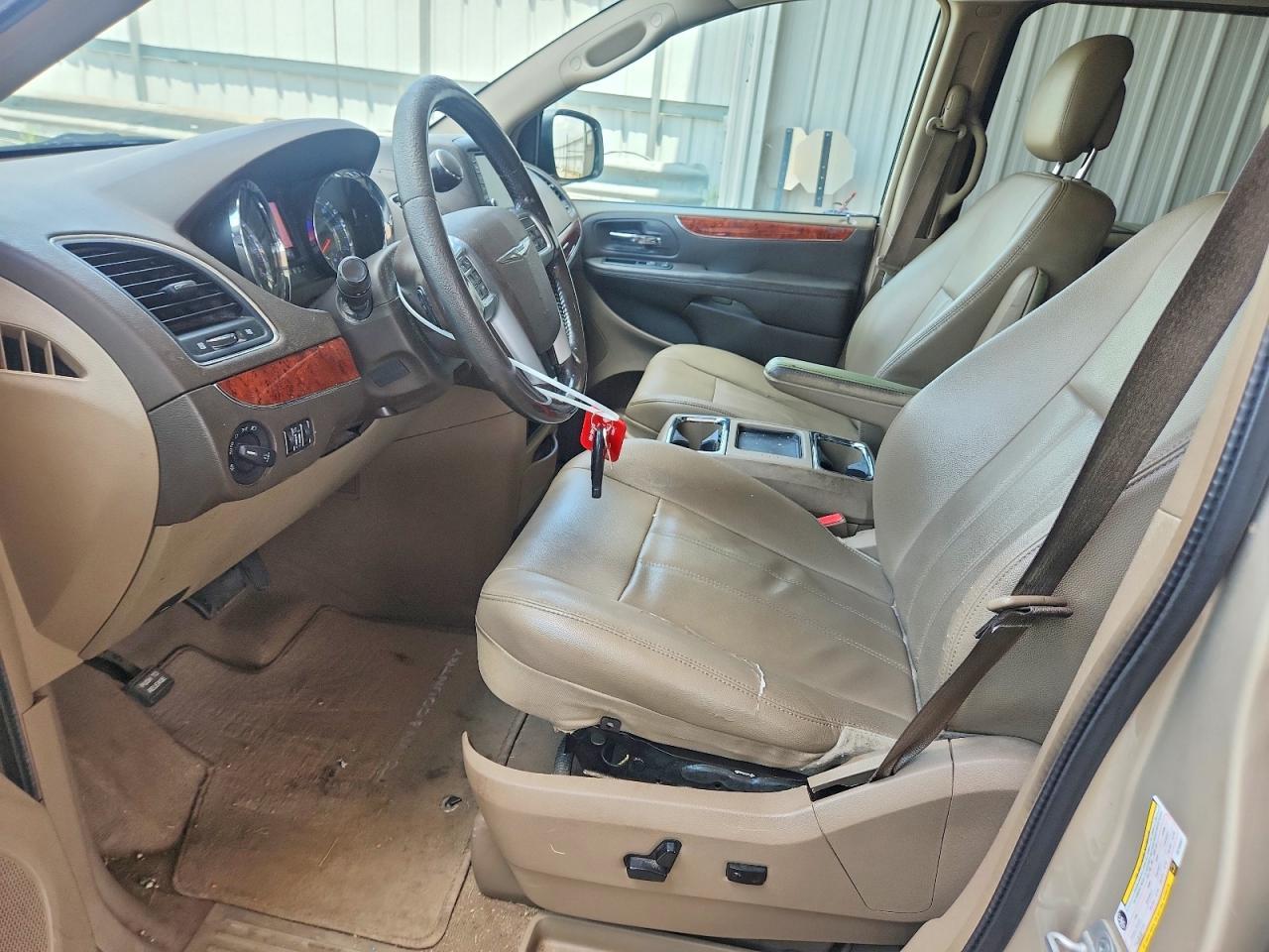 2013 Chrysler Town & Country Touring - Фото 7