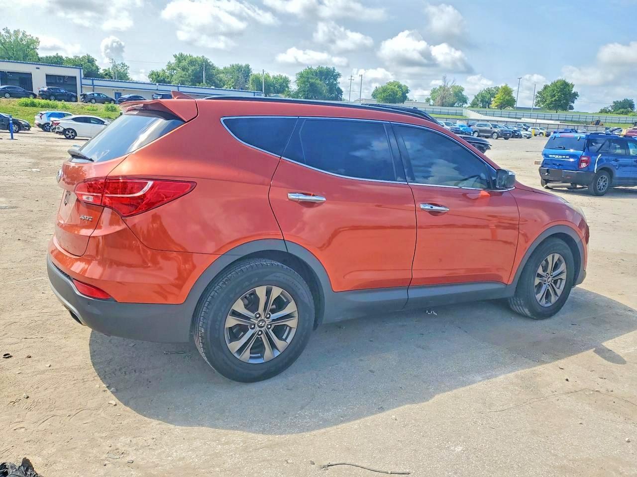 2014 Hyundai Santa Fe Sport 2.4L - Image 3