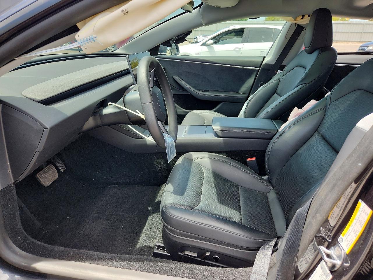 2025 Tesla Model 3 - Фото 7