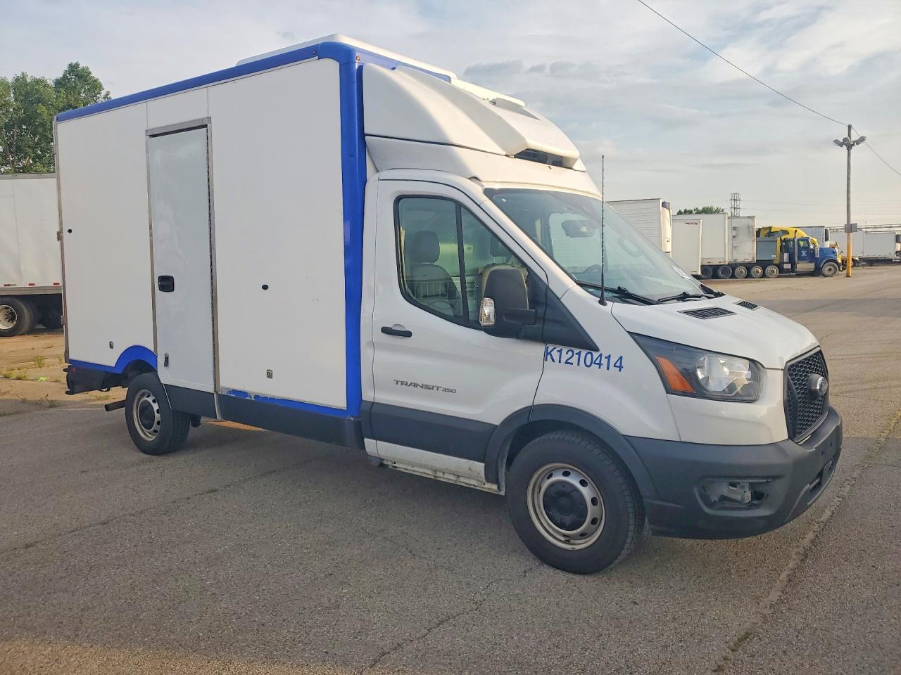 2022 Ford Transit Delivery Truck - Фото 4