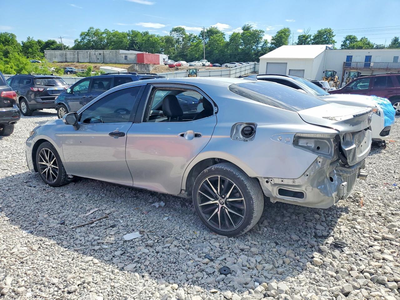 2023 Toyota Camry Se - Фото 2