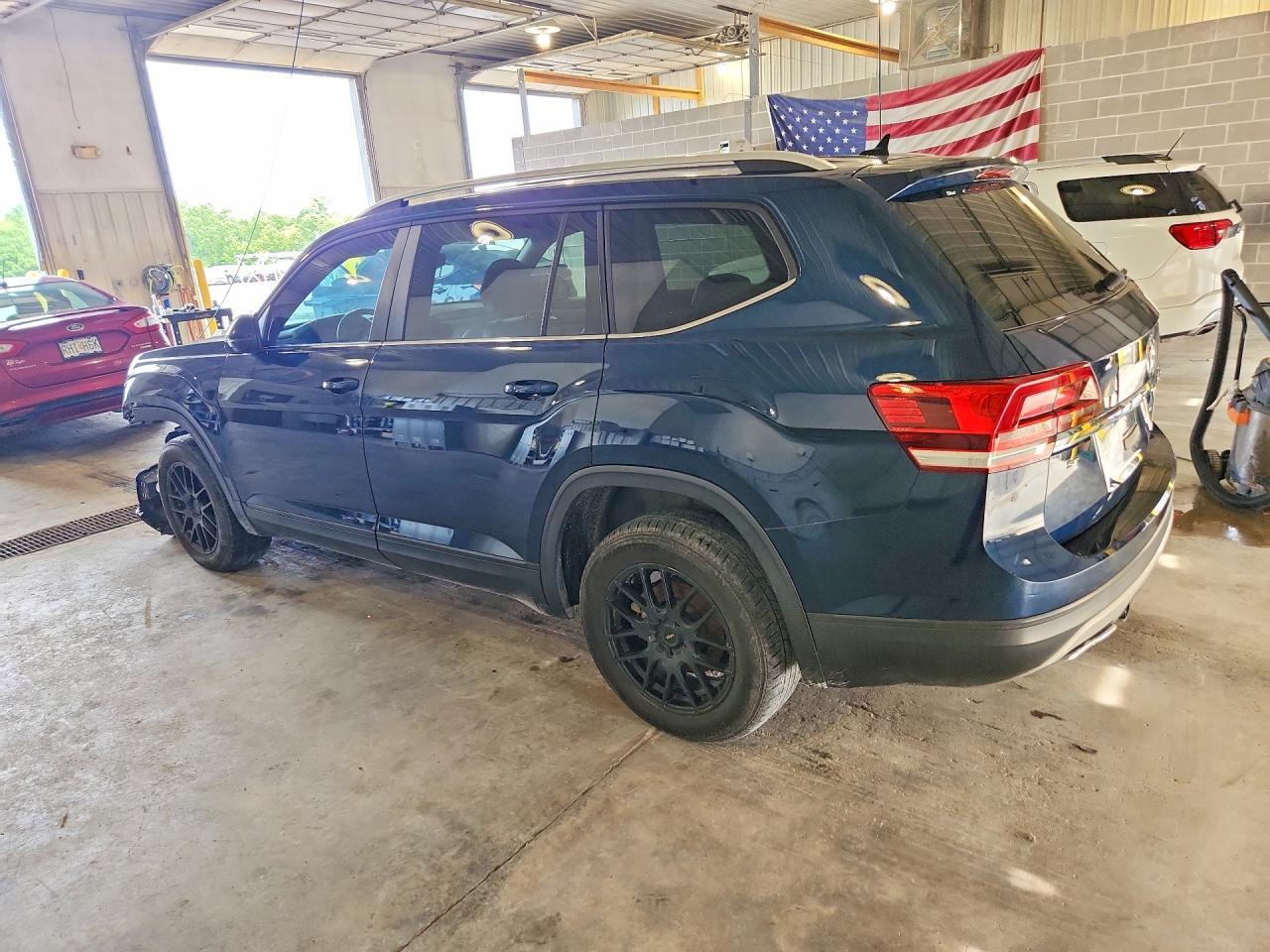 2018 Volkswagen Atlas Se - Image 2
