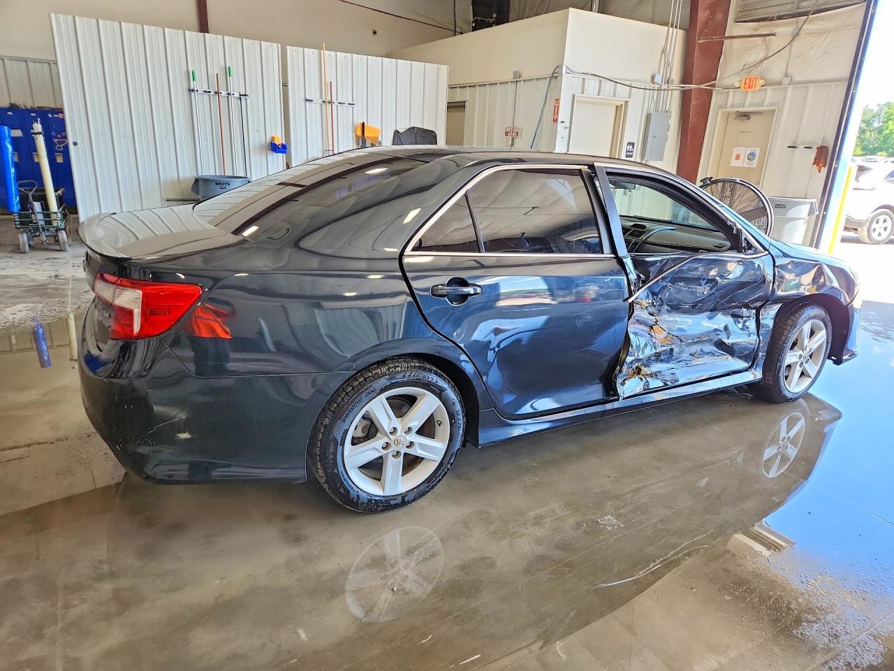 2012 Toyota Camry Se - Image 3