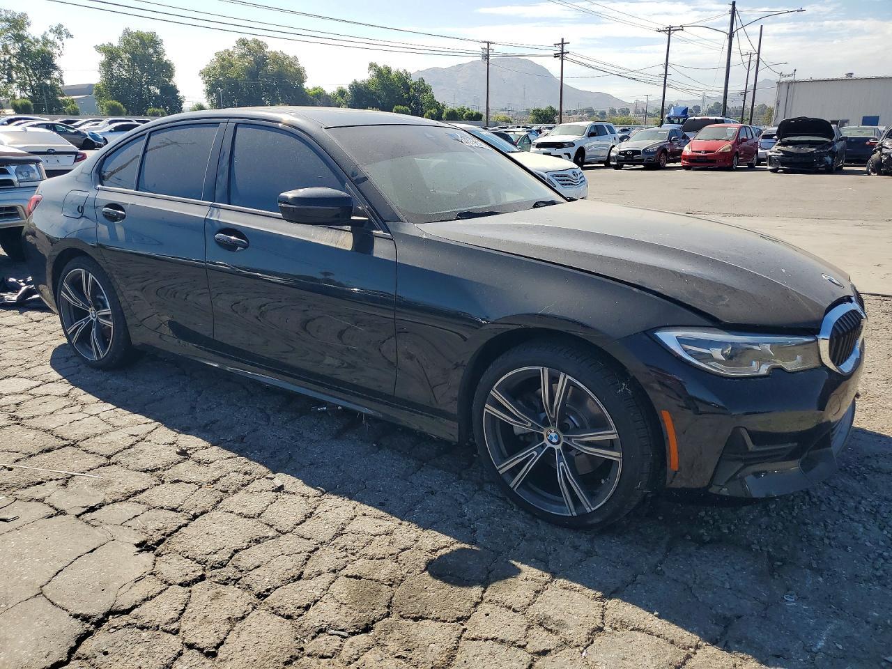 2022 BMW 330I - Фото 4