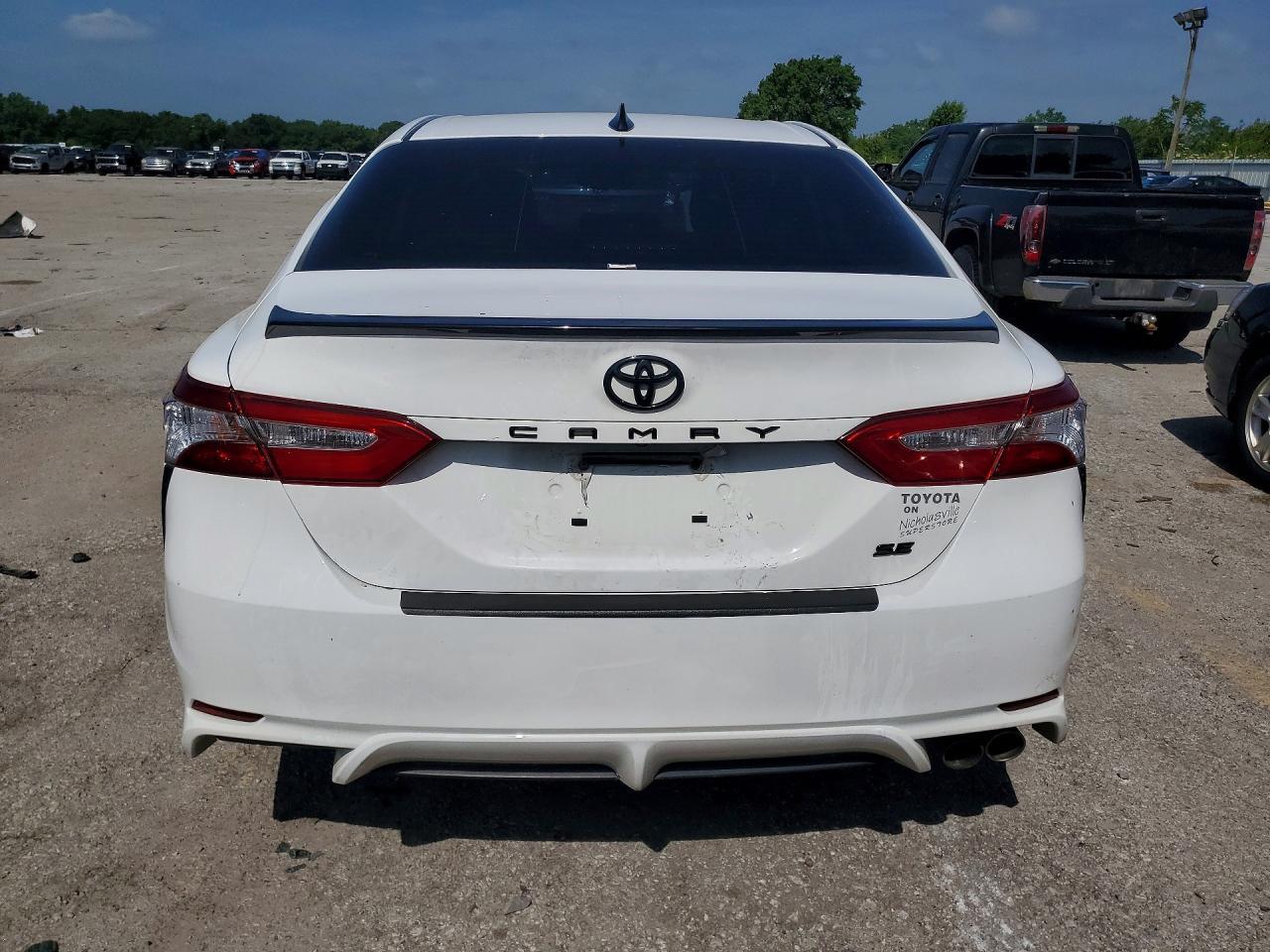 2020 Toyota Camry Se Nightshade - Фото 6