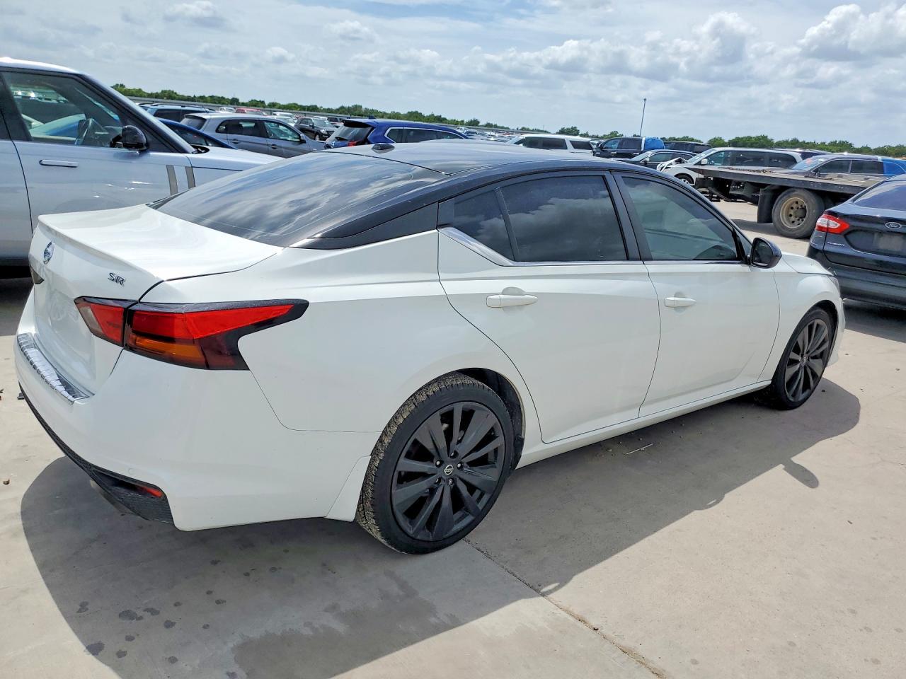 2022 Nissan Altima Sr - Фото 3