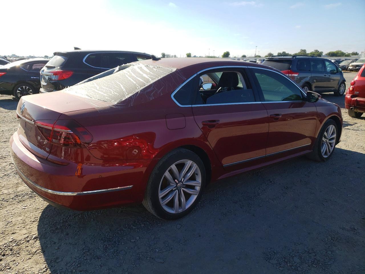 2017 Volkswagen Passat Sel Premium - Фото 3