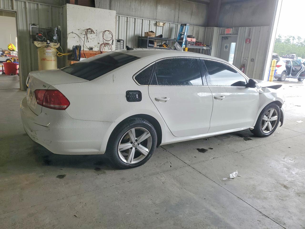 2015 Volkswagen Passat S - Image 3
