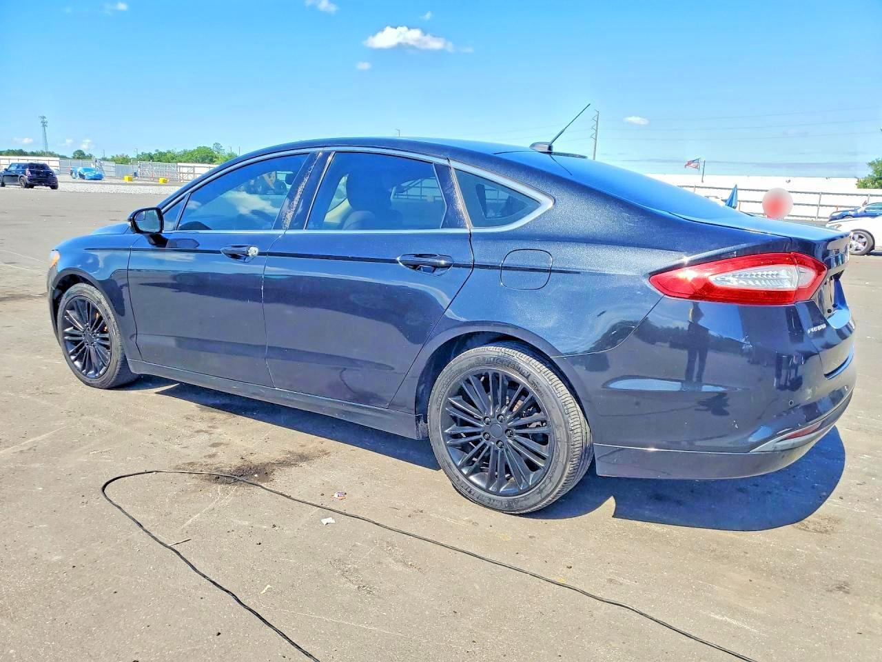 2015 Ford Fusion Se - Фото 2