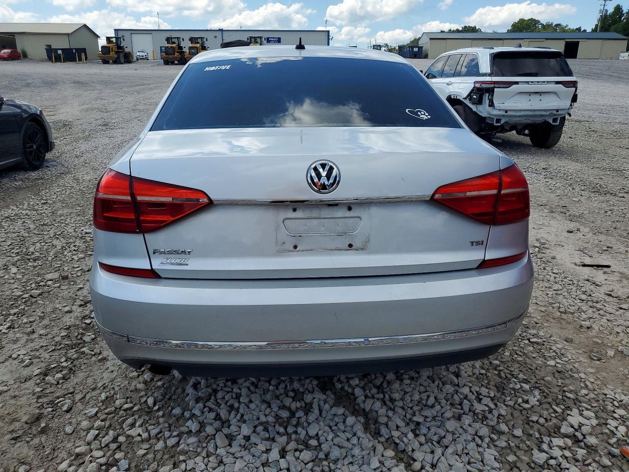 2016 Volkswagen Passat S - Фото 6