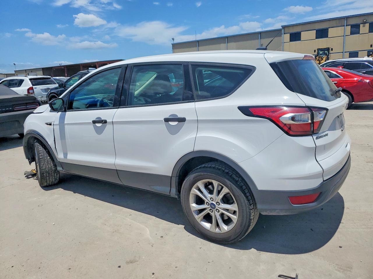 2017 Ford Escape S - Фото 2