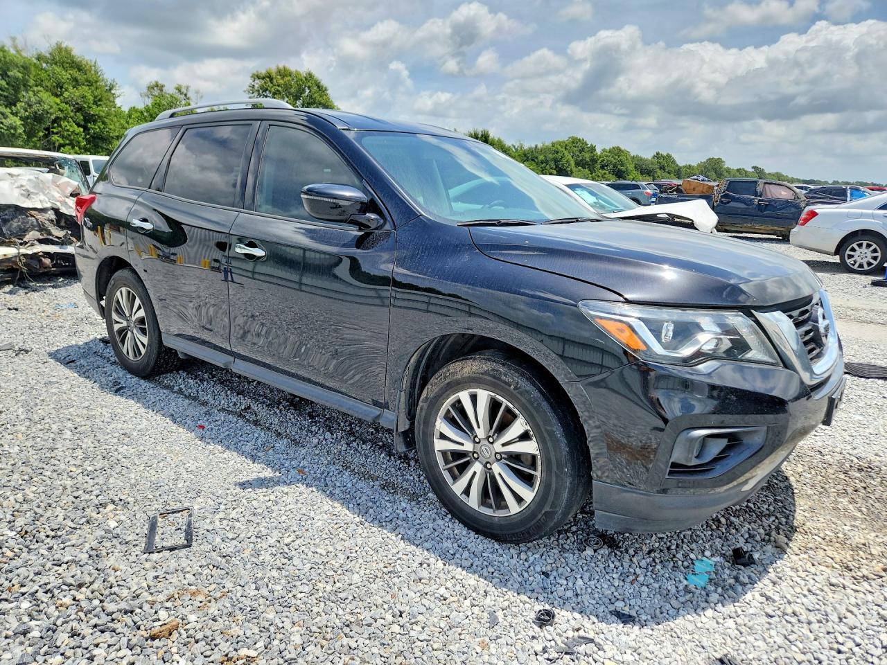 2020 Nissan Pathfinder S - Image 4