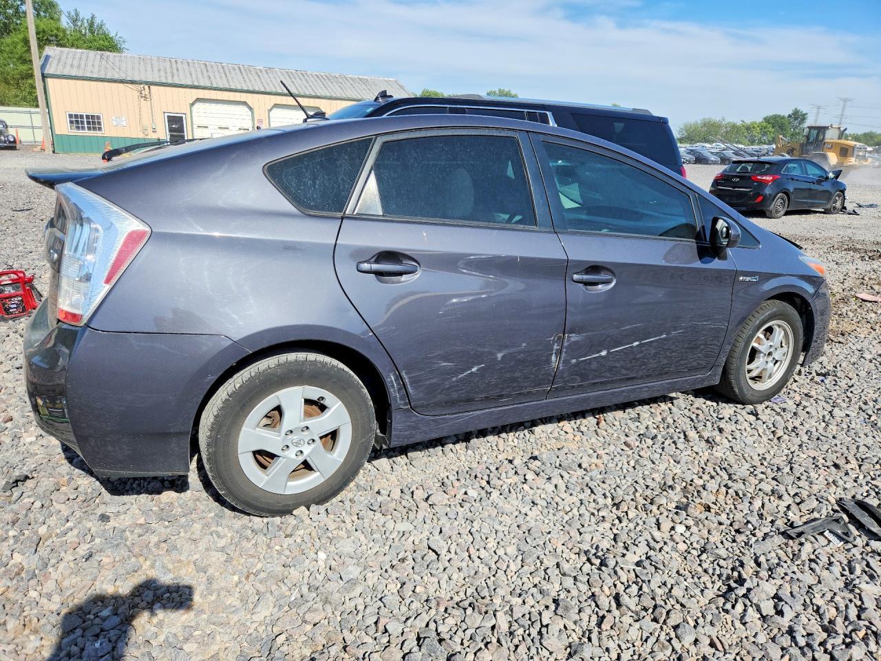 2011 Toyota Prius Two - Фото 3