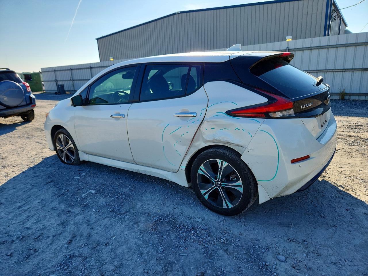 2022 Nissan Leaf - Фото 2
