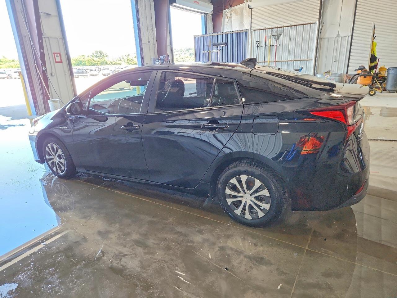 2022 Toyota Prius Xle Awd-E - Image 2