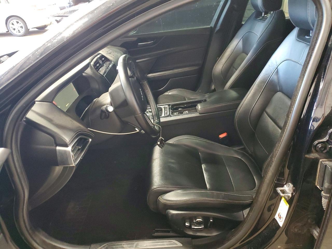 2019 Jaguar Xe S - Image 7