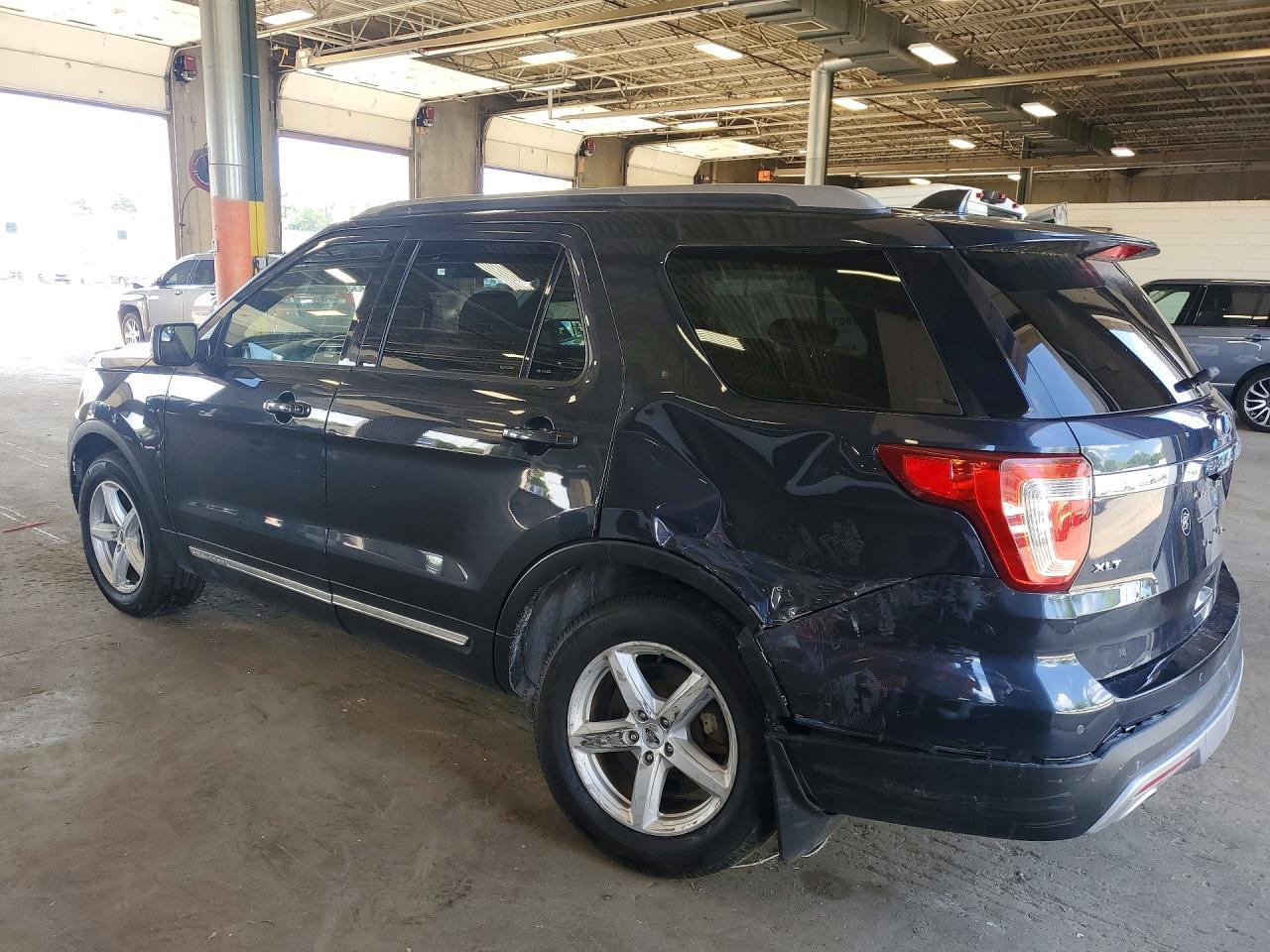 2017 Ford Explorer Xlt - Фото 2
