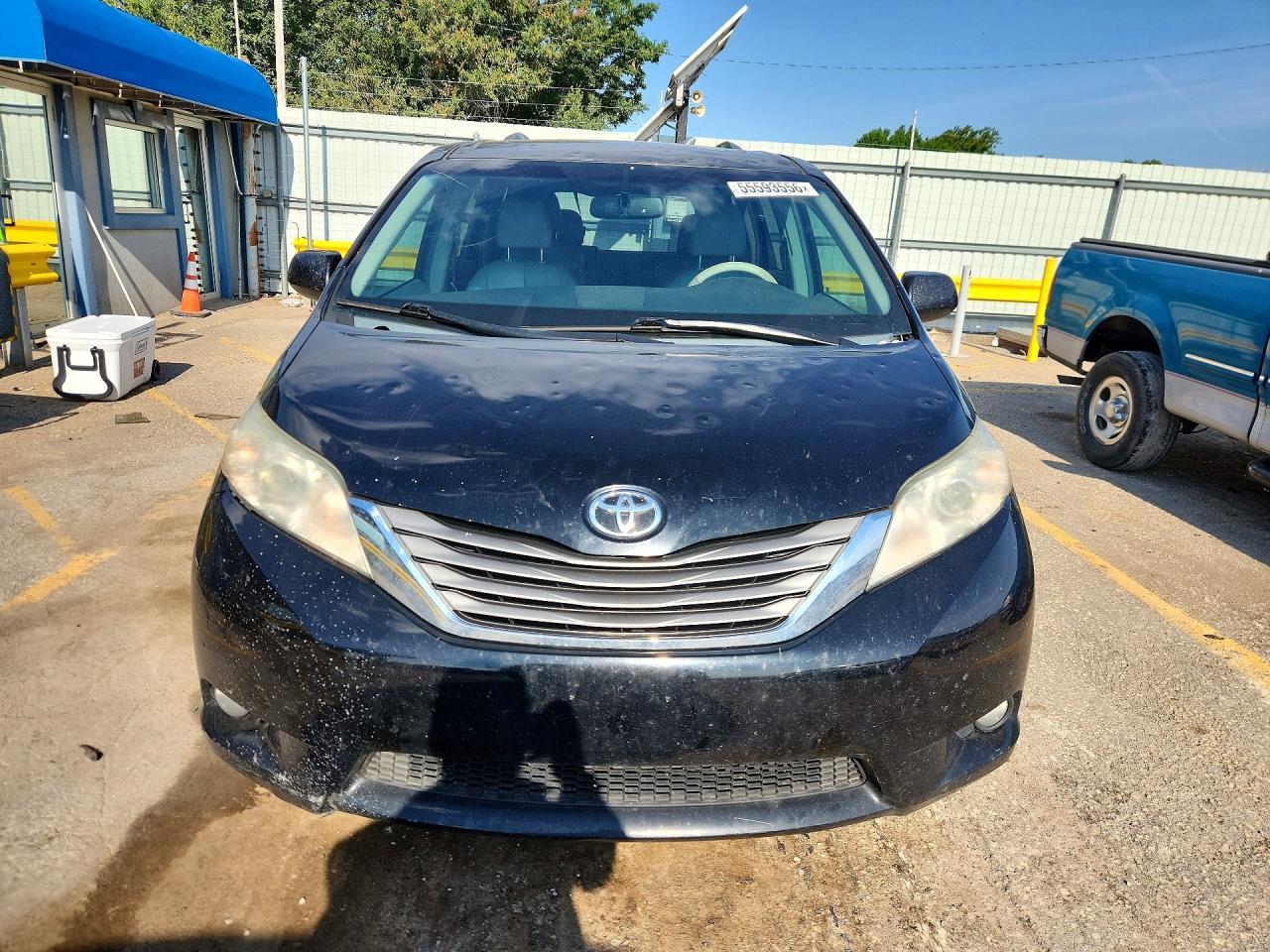 2014 Toyota Sienna Xle 7-Passenger - Image 5