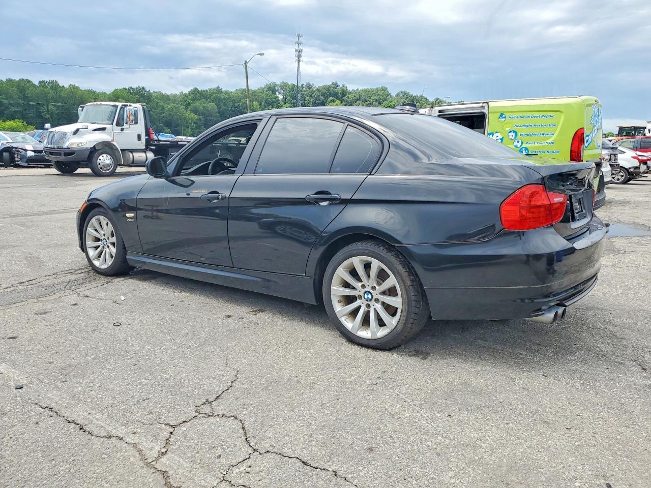 2011 BMW 328 Xi Sulev - Image 2