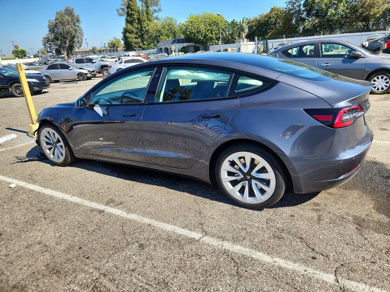 2022 Tesla Model 3 - Фото 2