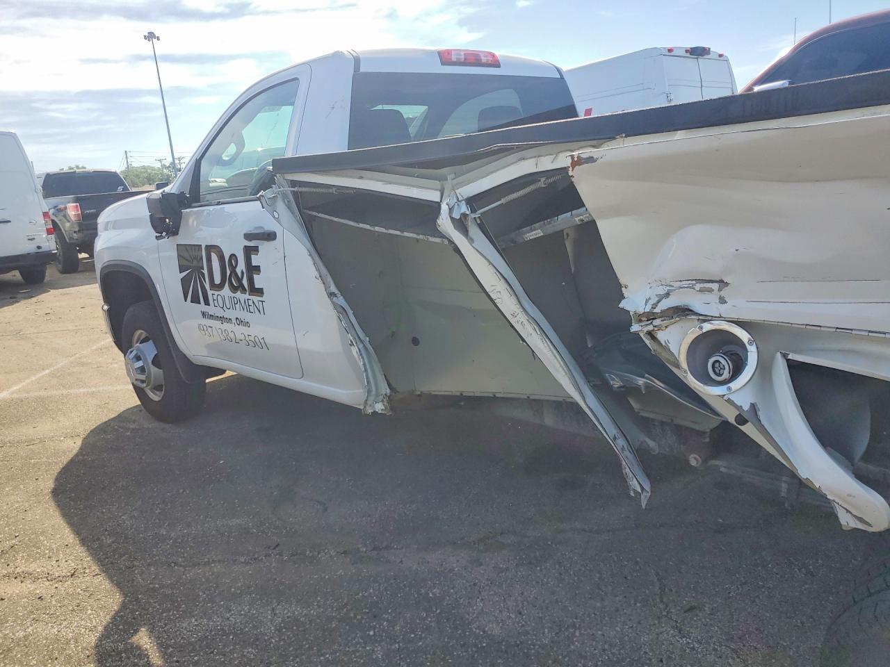 2025 Chevrolet Silverado K3500 - Фото 2