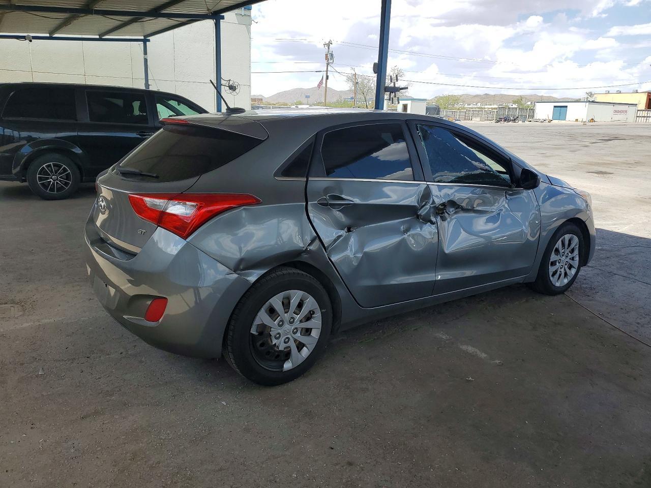 2017 Hyundai Elantra Gt Base - Фото 3