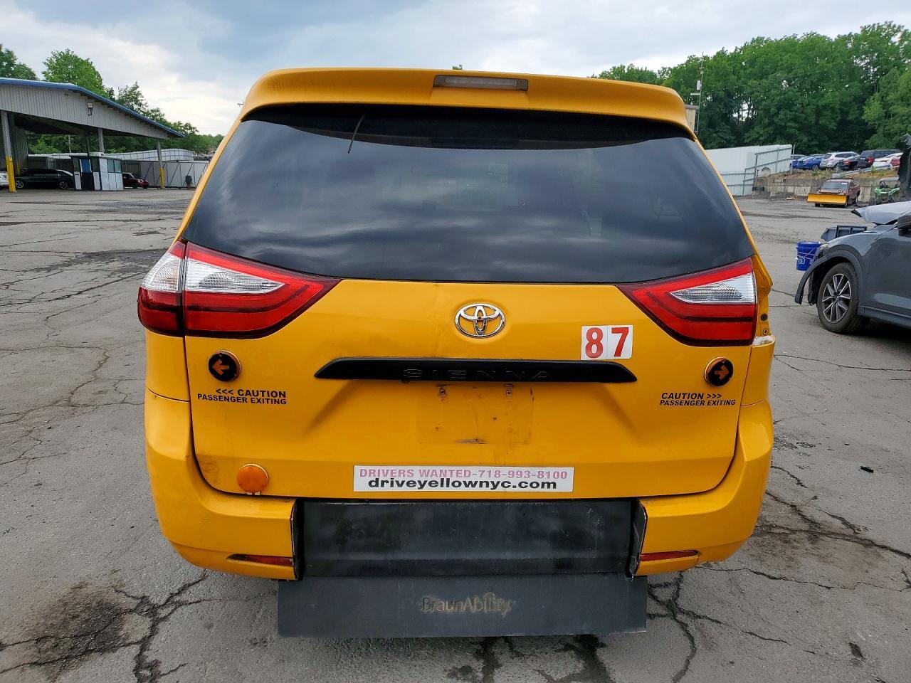 2017 Toyota Sienna L 7-Passenger - Фото 6