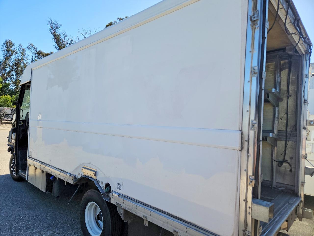2012 Isuzu Npr - Image 2