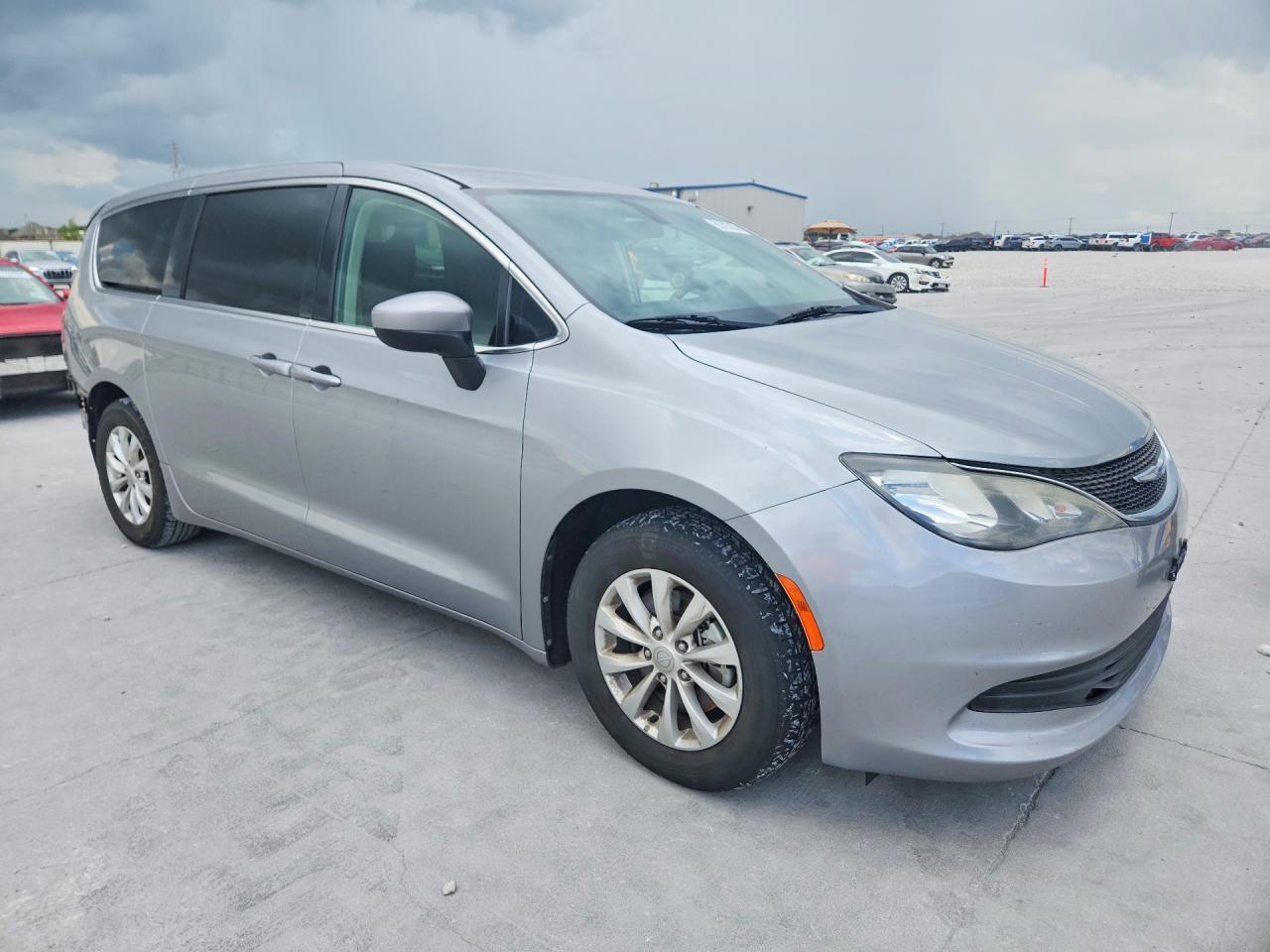 2019 Chrysler Pacifica Lx - Image 4
