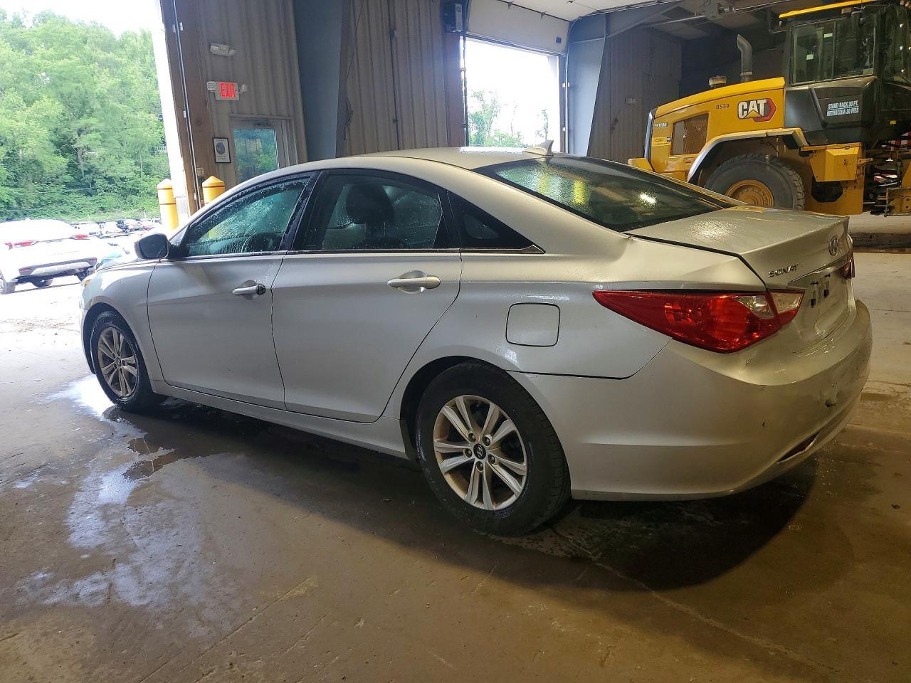 2011 Hyundai Sonata Gls - Image 2
