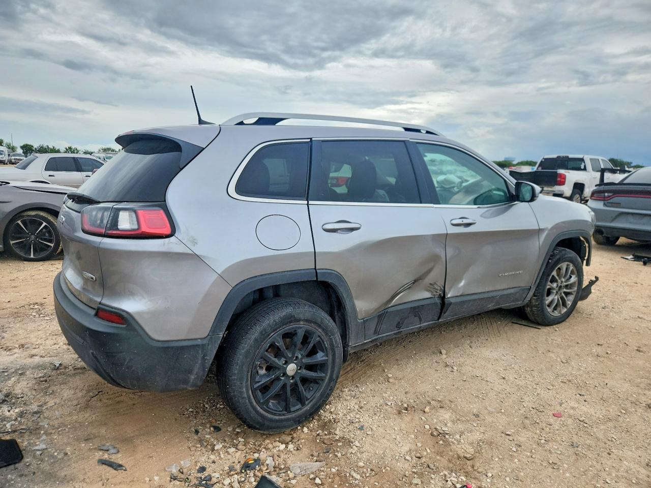 2020 Jeep Cherokee Latitude Plus - Image 3