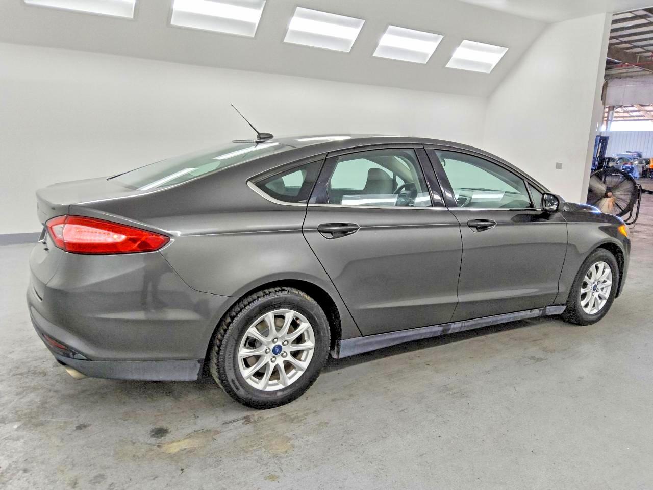 2016 Ford Fusion S - Фото 3