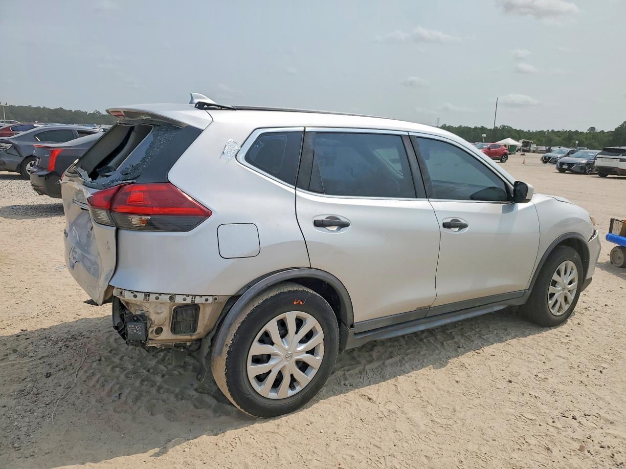 2018 Nissan Rogue S - Фото 3