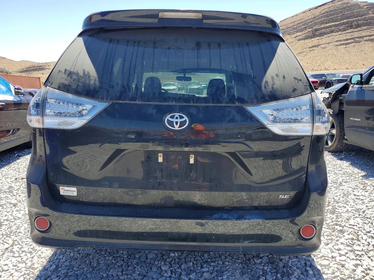 2017 Toyota Sienna Se - Image 6