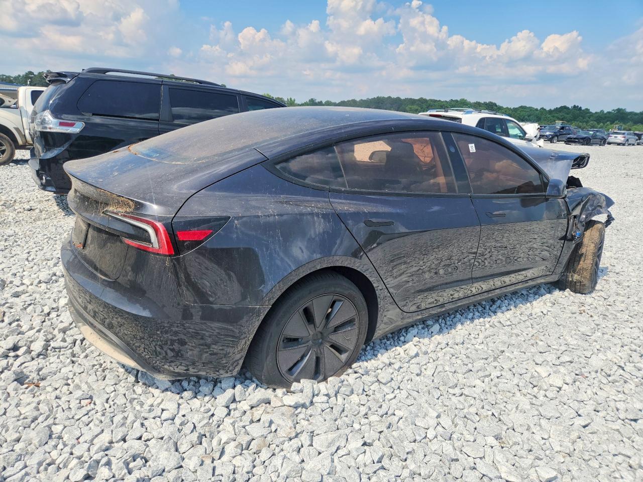 2025 Tesla Model 3 - Фото 3
