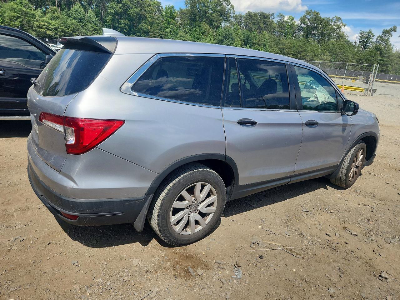 2020 Honda Pilot Lx - Image 3