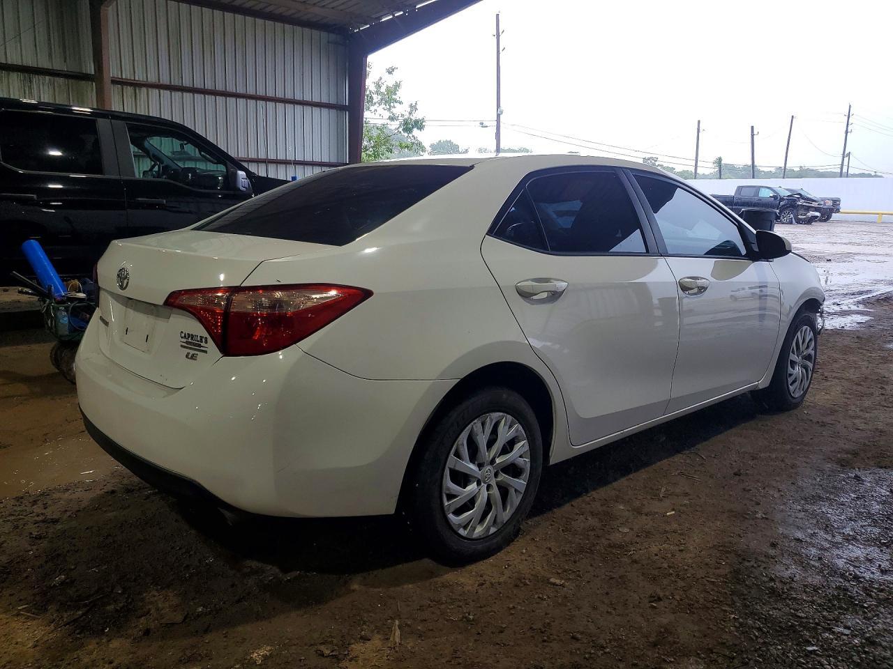 2017 Toyota Corolla Le - Фото 3