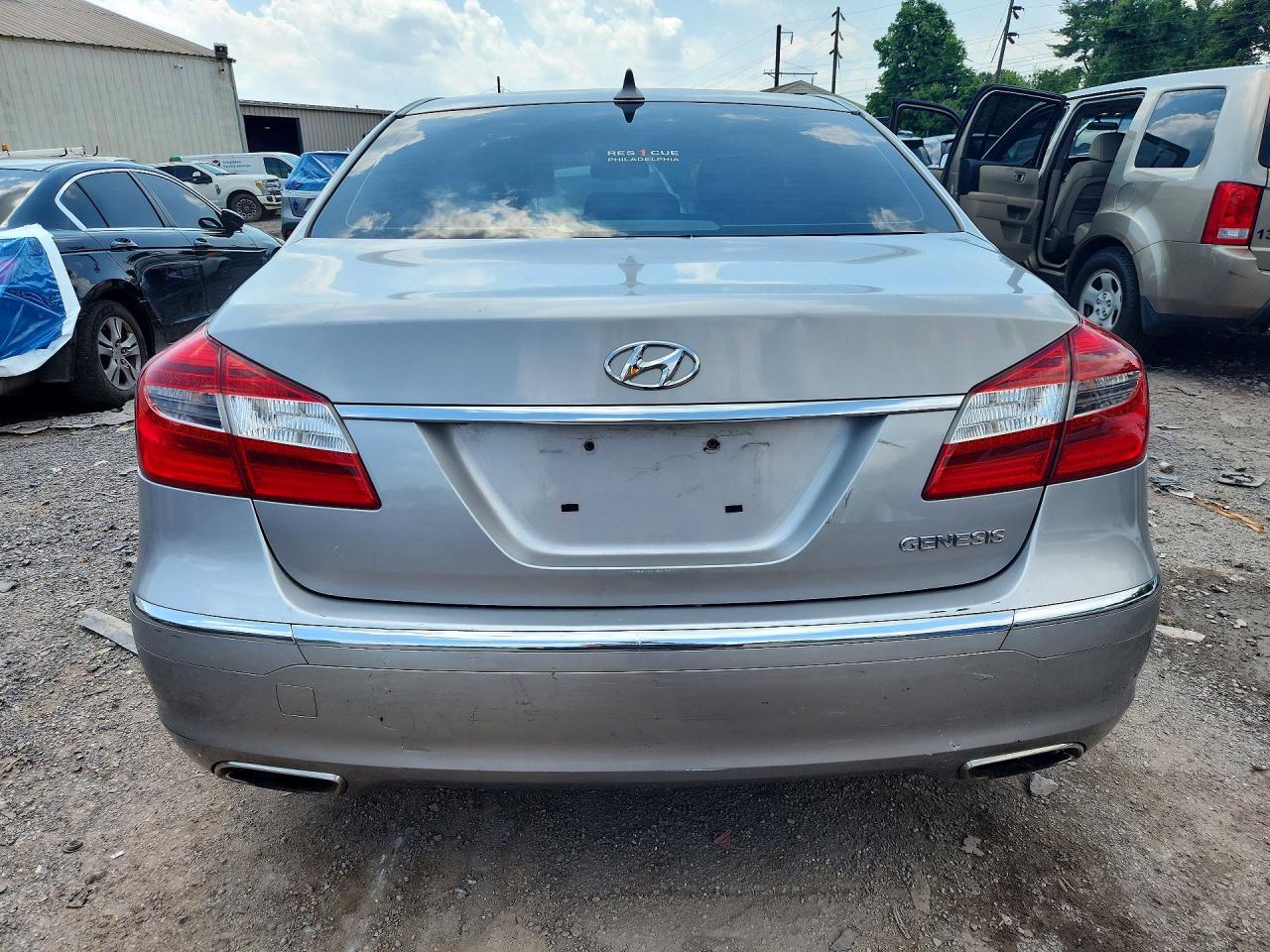 2012 Hyundai Genesis 3.8L - Фото 6