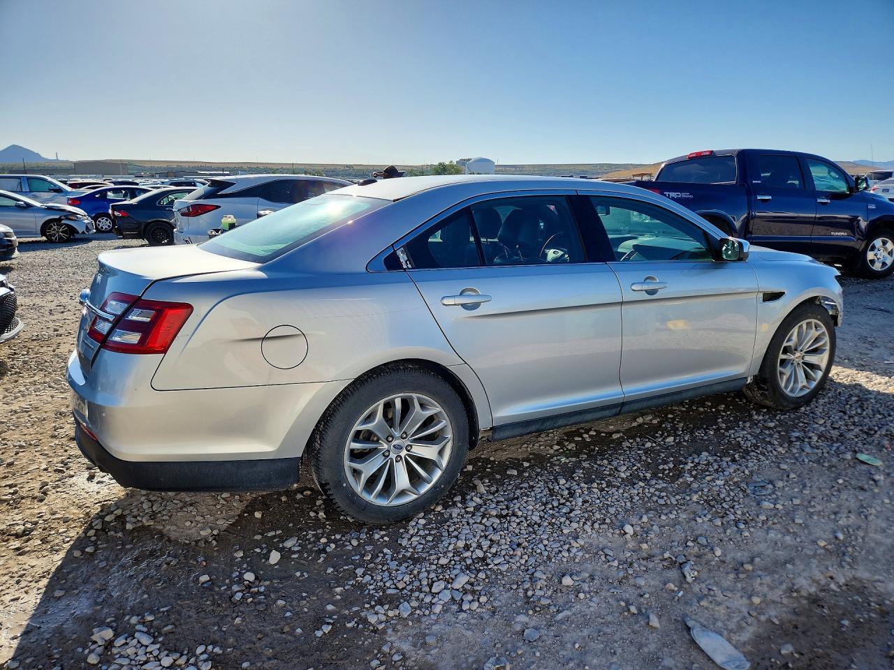 2016 Ford Taurus Limited - Image 3
