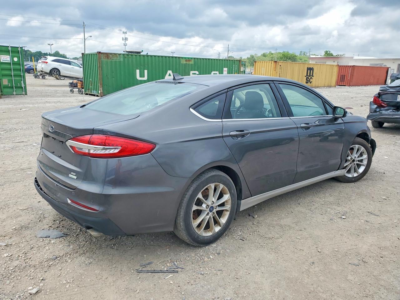 2019 Ford Fusion Se - Image 3