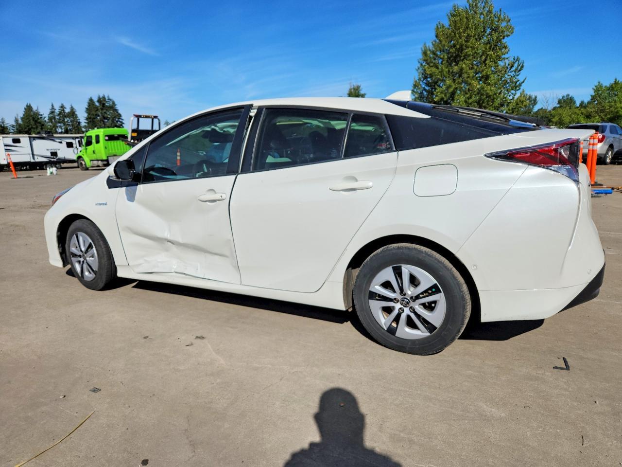 2017 Toyota Prius Four - Image 2