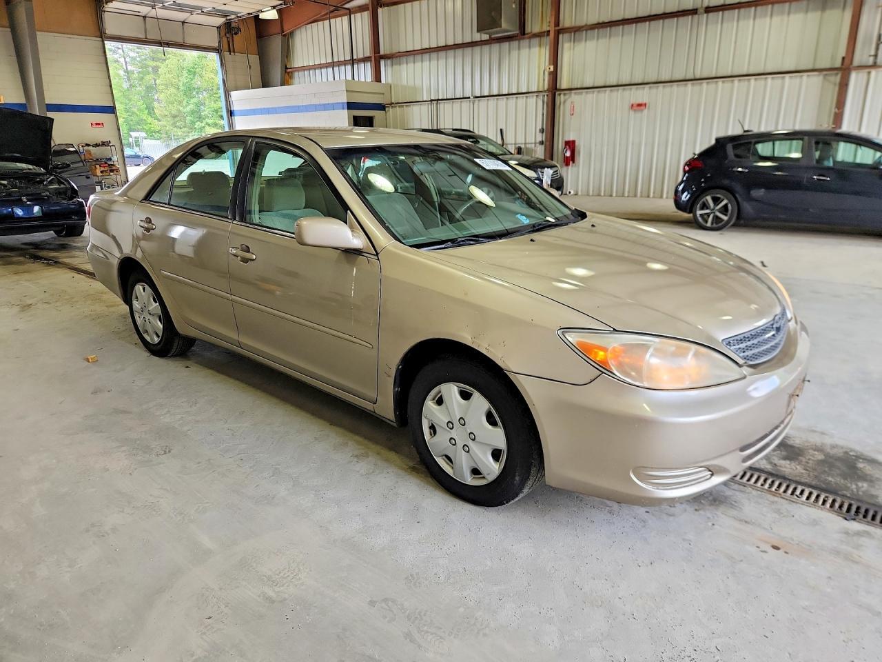 2004 Toyota Camry - Image 4