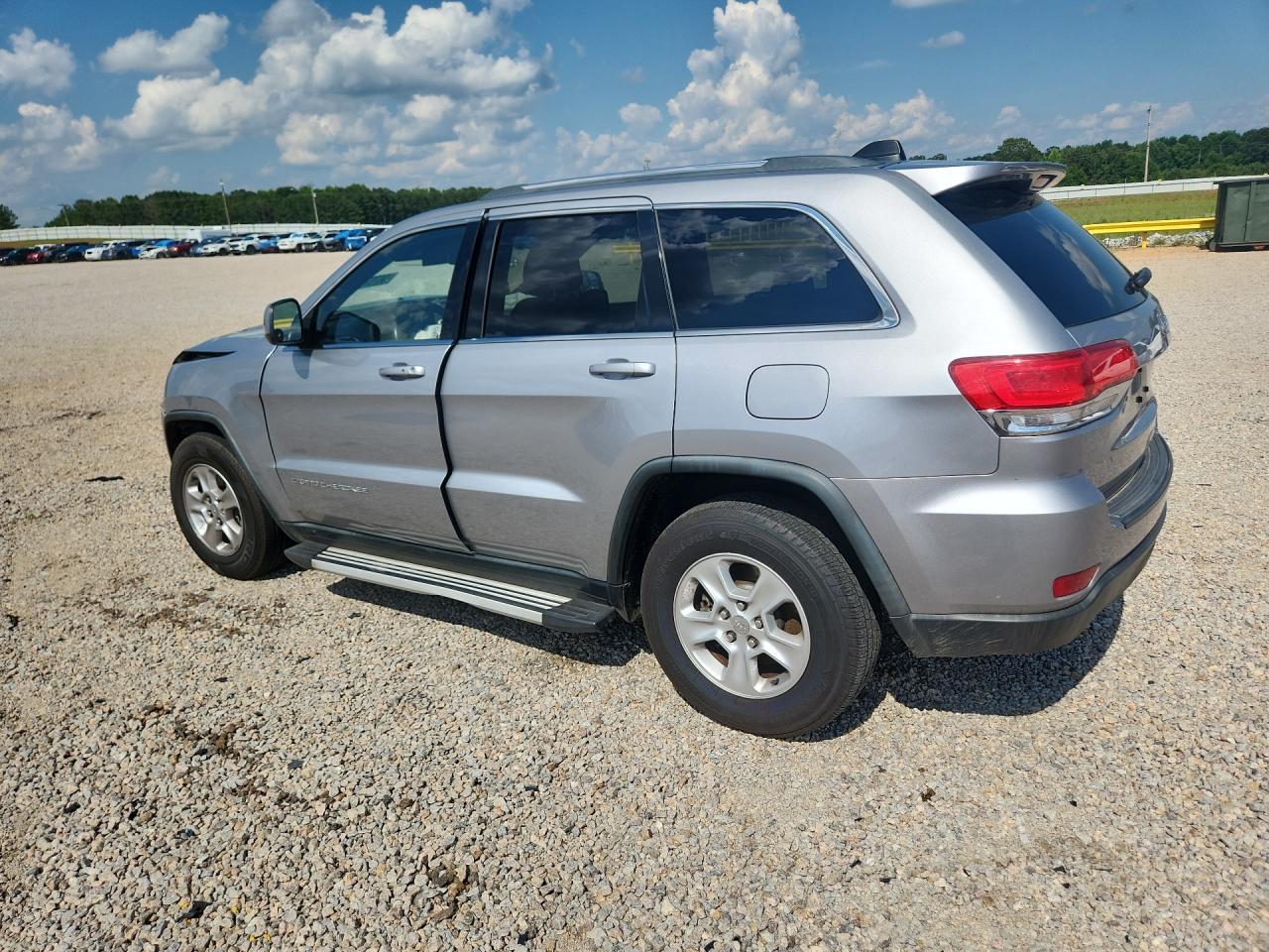 2015 Jeep Grand Cherokee Laredo - Image 2