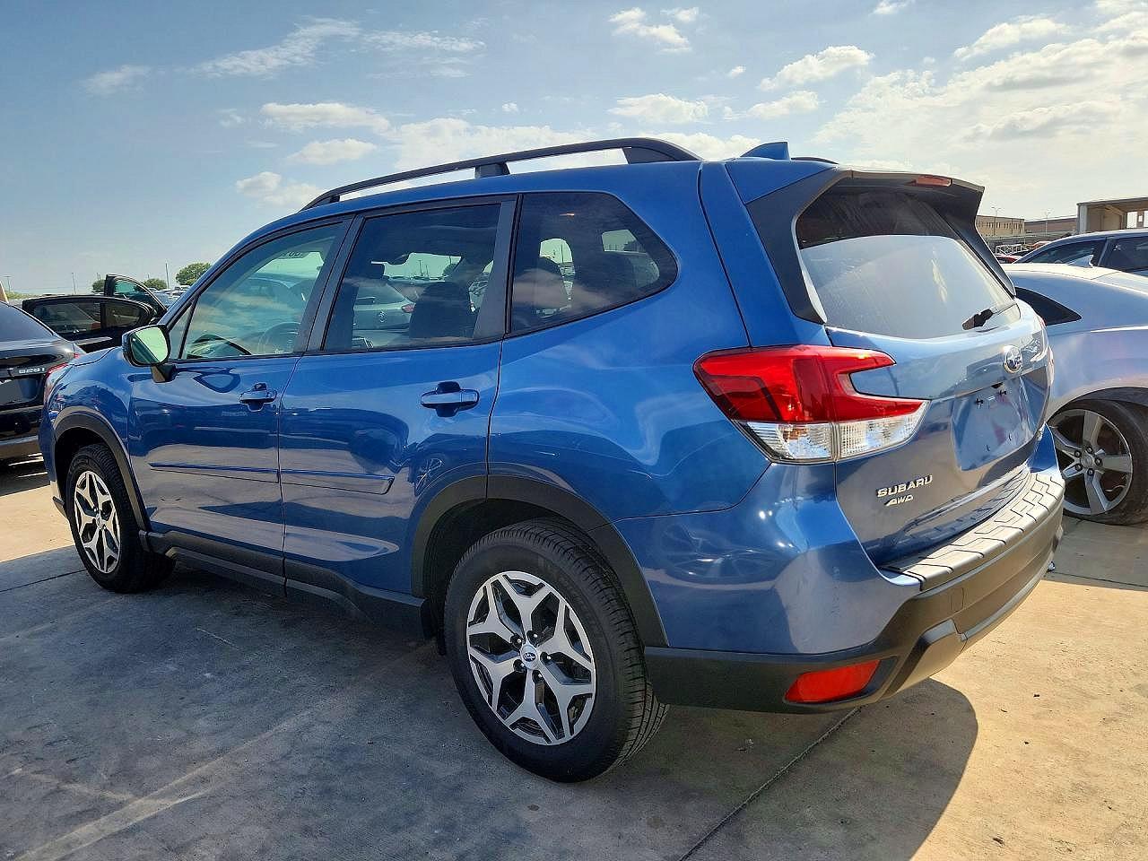 2020 Subaru Forester Premium - Image 2