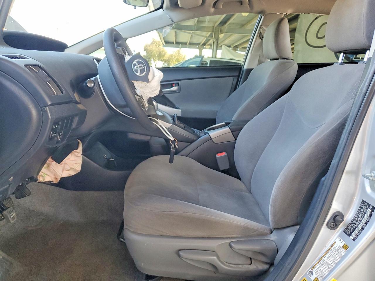 2015 Toyota Prius Three - Image 7