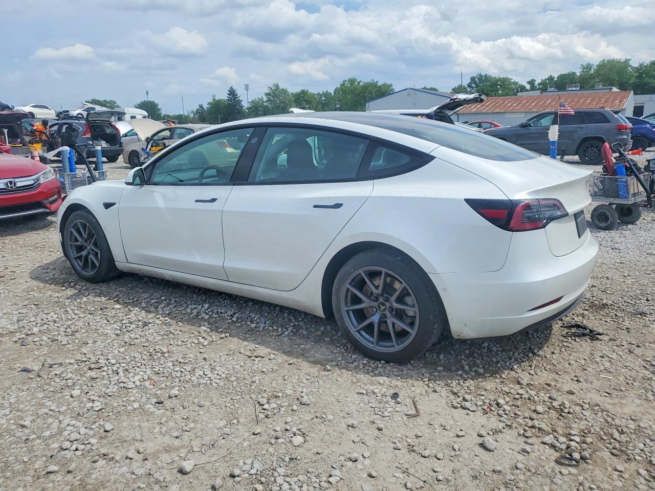 2022 Tesla Model 3 - Фото 2
