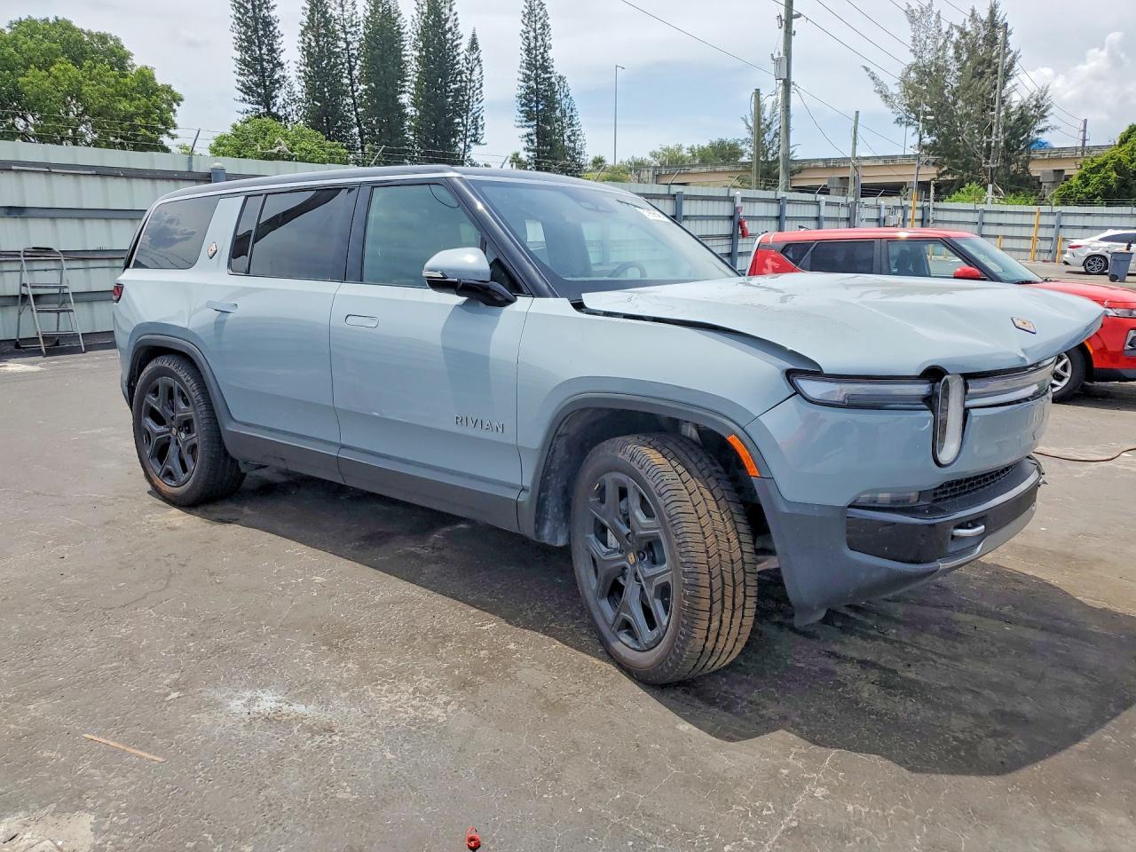 2025 Rivian R1S Adventure - Image 4