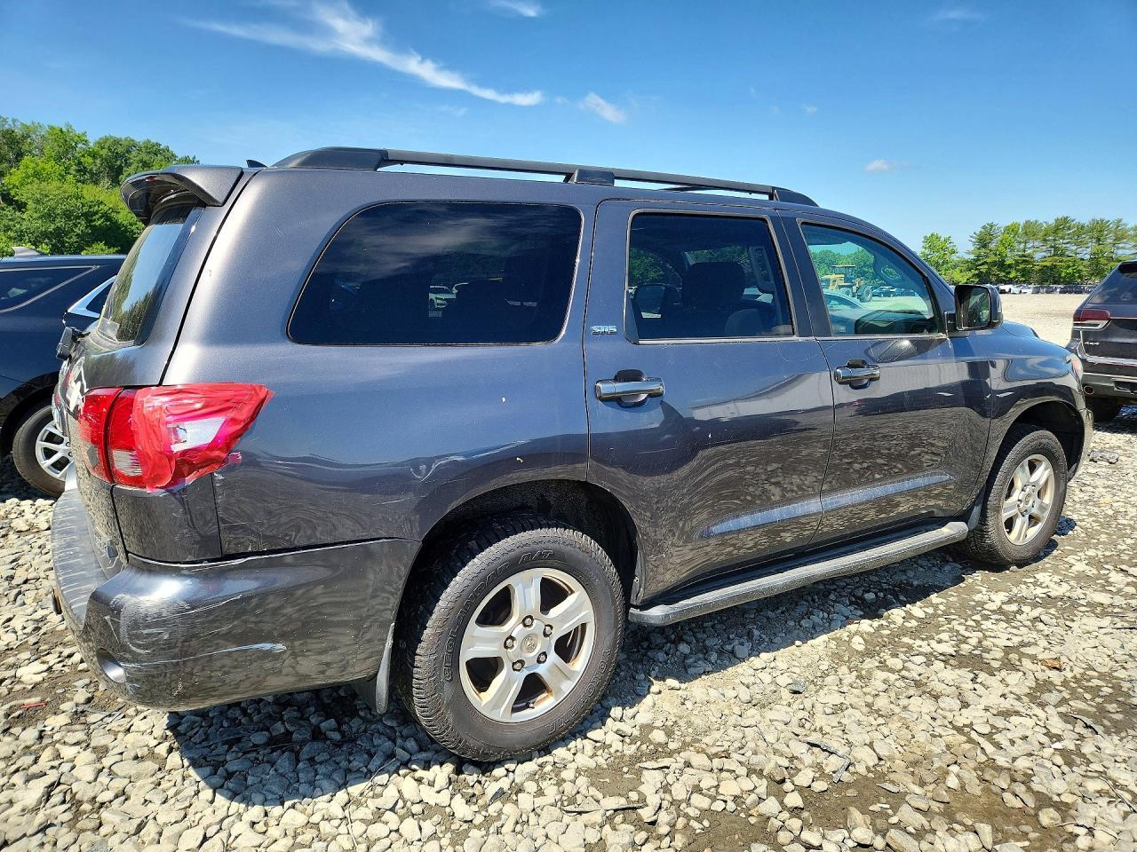 2013 Toyota Sequoia Sr5 - Image 3