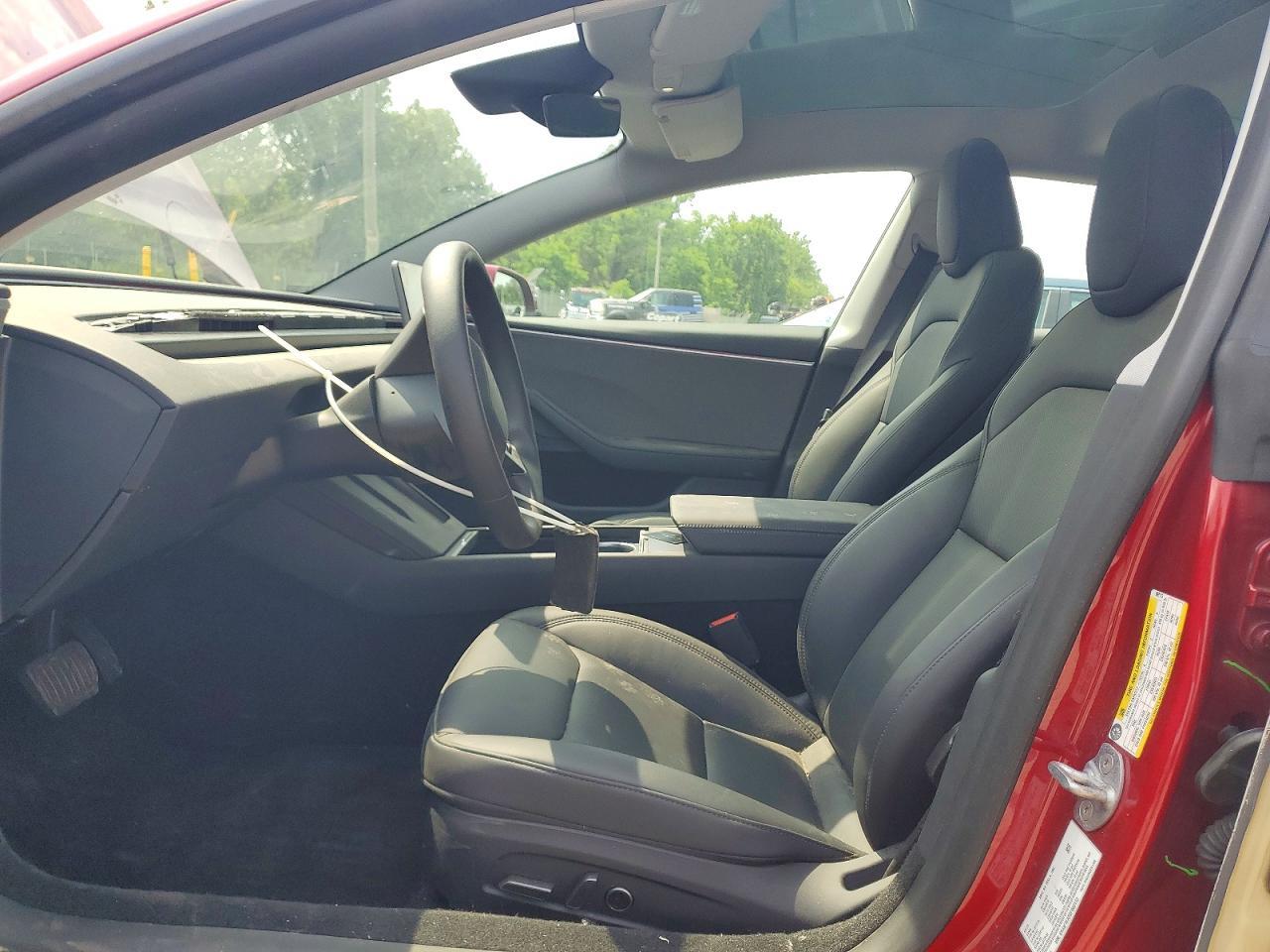 2025 Tesla Model 3 - Image 7