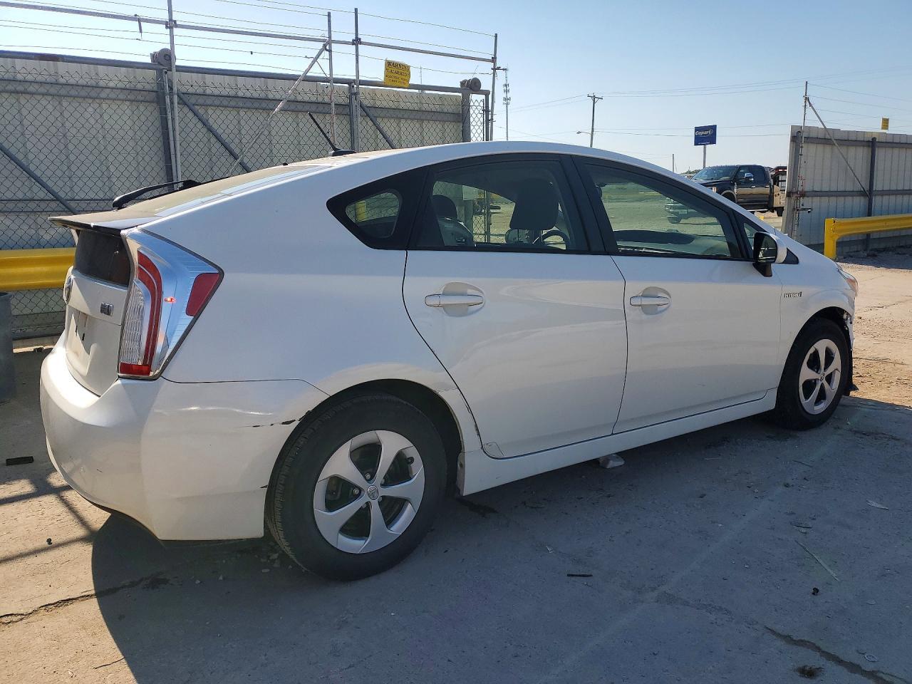 2015 Toyota Prius Three - Фото 3